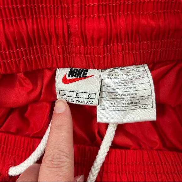 Vintage 90's Nike Men's Red Athletic Basketball Shorts Size Large Athleisure - Picture 3 of 8